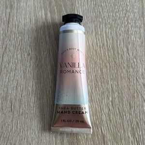 NEW … BATH & BODY WORKS “Vanilla Romance” Shea Butter Hand Cream